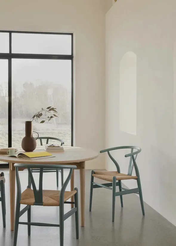 Y-stol CH24 Soft Pewter af Hans J. Wegner