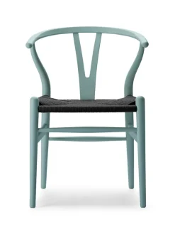 Y-stol CH24 Soft Pewter med sort flet af Hans J. Wegner