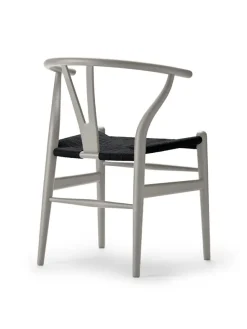 Y-stol CH24 Soft Silver Grey med sort flet af Hans J. Wegner